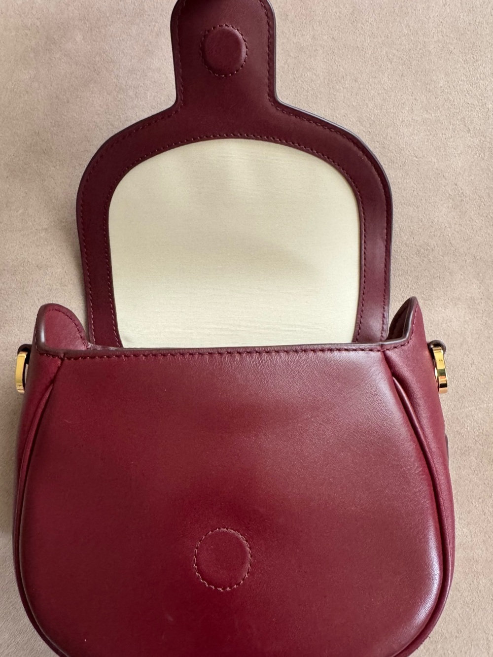 Marc Jacobs The Covered J Marc Saddle Bag in cherry maroon wine red - Picture 7 of 15
